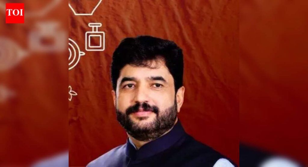 पीएमसी निवडणुकीत गुंडांच्या नातेवाईकांना पाठिंबा दिल्याबद्दल मोहोळ यांनी राष्ट्रवादीची निंदा केली, परंतु भाजपने कायदा मोडणाऱ्याच्या जोडीदाराला मैदानात उतरवल्याचे समर्थन केले