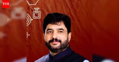 पीएमसी निवडणुकीत गुंडांच्या नातेवाईकांना पाठिंबा दिल्याबद्दल मोहोळ यांनी राष्ट्रवादीची निंदा केली, परंतु भाजपने कायदा मोडणाऱ्याच्या जोडीदाराला मैदानात उतरवल्याचे समर्थन केले