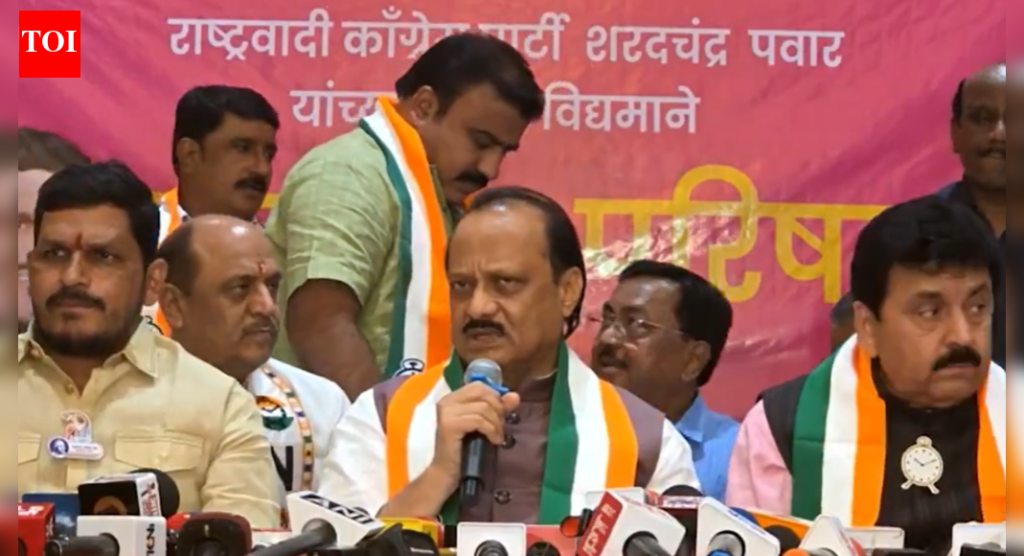 ‘माझ्यावर 70 हजार कोटींचा घोटाळा करणाऱ्यांसोबत मी सरकारमध्ये आहे’: अजित पवार यांनी पीएमसी निवडणुकीच्या मैदानावर राष्ट्रवादीच्या गुंडांच्या नातेवाइकांच्या पाठीशी जाण्याचा बचाव केला.