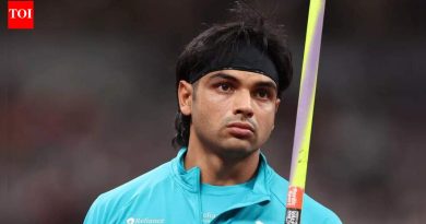 नीरज चोप्रा एका हंगामानंतर प्रशिक्षक जॅन झेलेझनी यांच्याशी विभक्त झाला; त्याच्या खाली 90-मीटर चिन्हाचा भंग केला