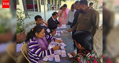 मतदान अधिकारी मतदान आणि मतमोजणीमध्ये कोणतेही अंतर न ठेवता, बॅक टू बॅक ड्युटी करतात