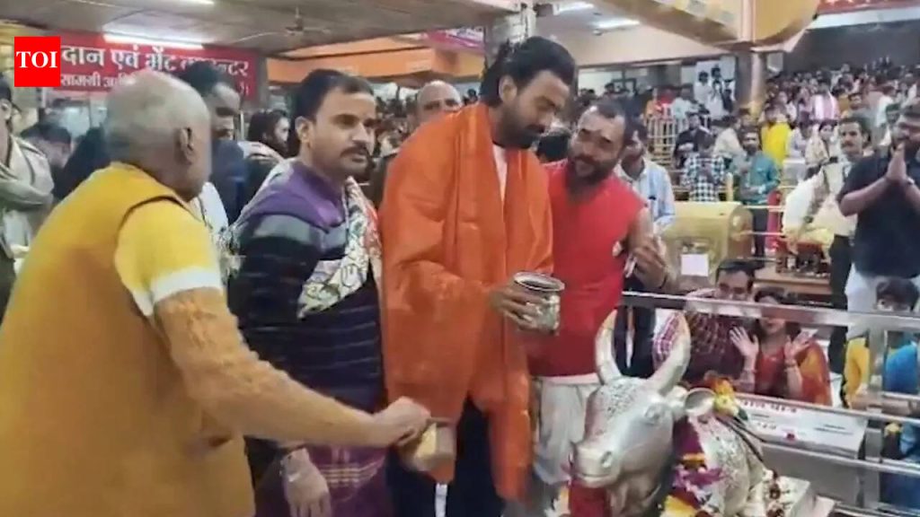 भारताचे मुख्य प्रशिक्षक गौतम गंभीर यांच्यानंतर केएल राहुलने महाकालेश्वर मंदिरात जाऊन शिवाचा आशीर्वाद घेतला – पहा | क्रिकेट बातम्या