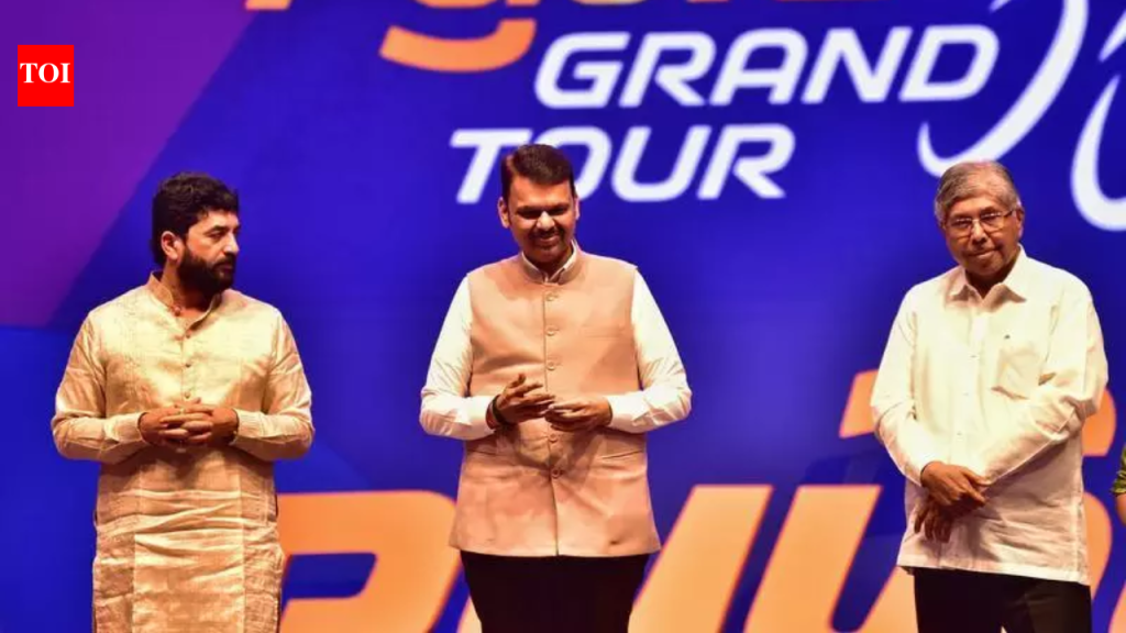 ‘नागरिकांचे प्रश्न सोडवण्यासाठी तुम्ही प्रयत्नशील रहा’: मुख्यमंत्री देवेंद्र फडणवीस यांनी पीएमसीमधील भाजप नगरसेवकांना पारदर्शक पद्धती पाळण्याचे सांगितले