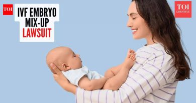 जैविक दृष्ट्या तिच्या नसलेल्या बाळाला जन्म देण्यासाठी महिलेने IVF क्लिनिकला जबाबदार धरले |