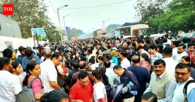 जेईई मेन परीक्षेसाठी बसलेले विद्यार्थी पुणे ग्रँड टूर सायकलिंग इव्हेंट ट्रॅफिक रोखण्याचे आव्हान असल्याने केंद्रांवर अगोदरच प्रवास करण्याचे नियोजन करतात