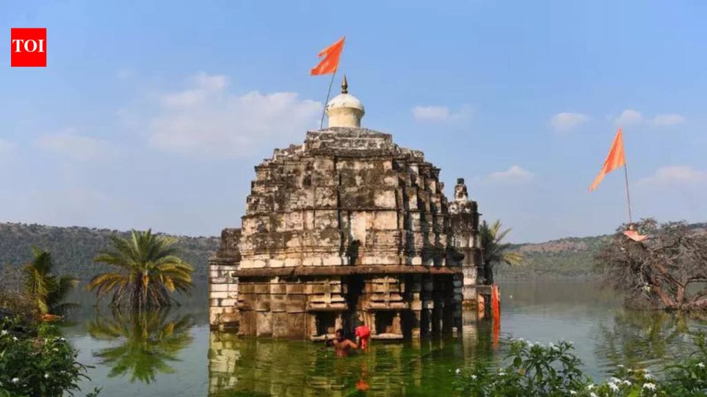 भारतातील उल्का विवर लोणार सरोवराला संभाव्य धोका: पाण्याच्या पातळीत प्रचंड वाढ | पुणे बातम्या