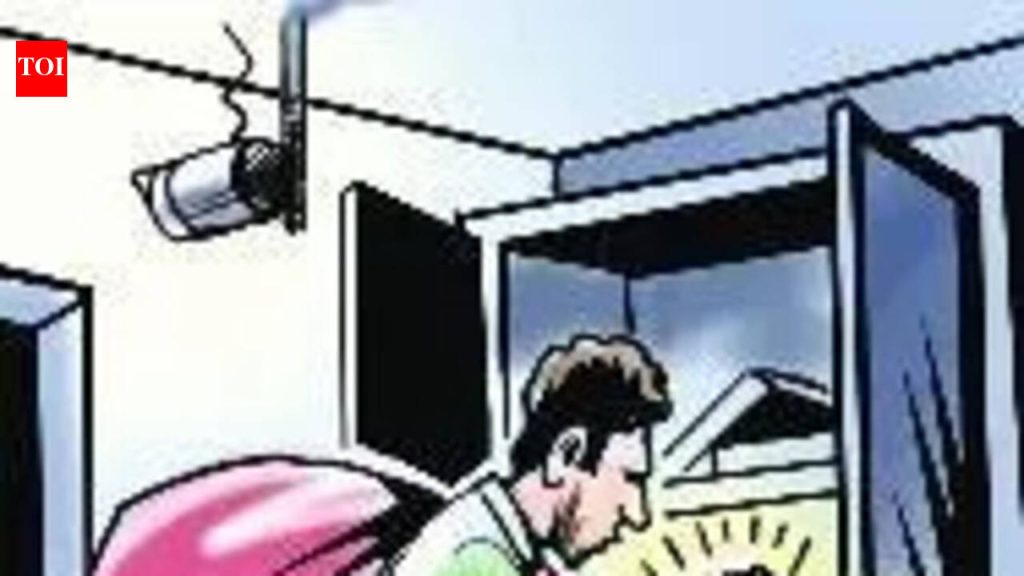 खडकी येथील संरक्षण आस्थापनेचे घर फोडून चोरट्यांनी 4.4 लाखांचे सोन्याचे दागिने चोरले | पुणे बातम्या