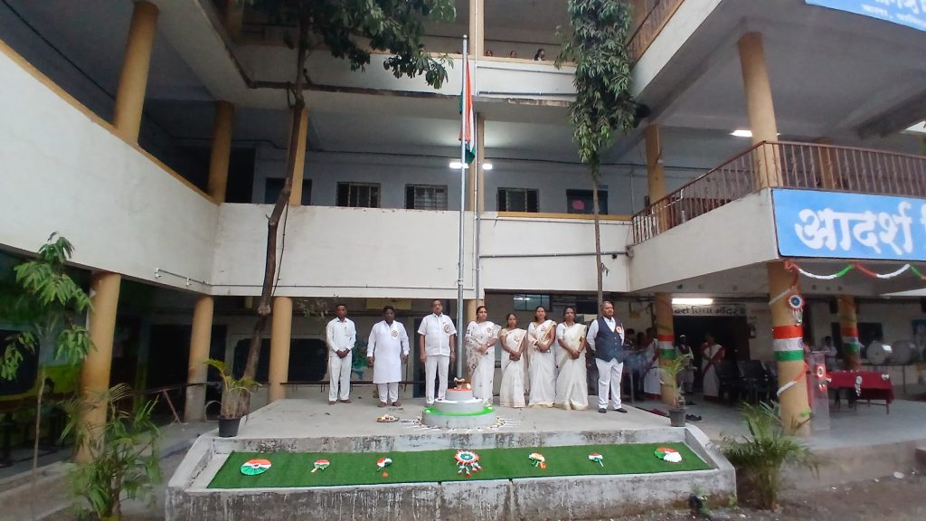 मावळ शिक्षण प्रतिष्ठानच्या आदर्श विद्या संकुलाच्या प्रांगणात  ७७ वा प्रजासत्ताक दिन उत्साहात साजरा