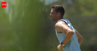 जोश हेझलवूड T20 विश्वचषकाच्या सुरुवातीच्या सामन्यांना मुकणार आहे कारण ऑस्ट्रेलिया वेगवान गोलंदाजांचे पुनरागमन करत आहे