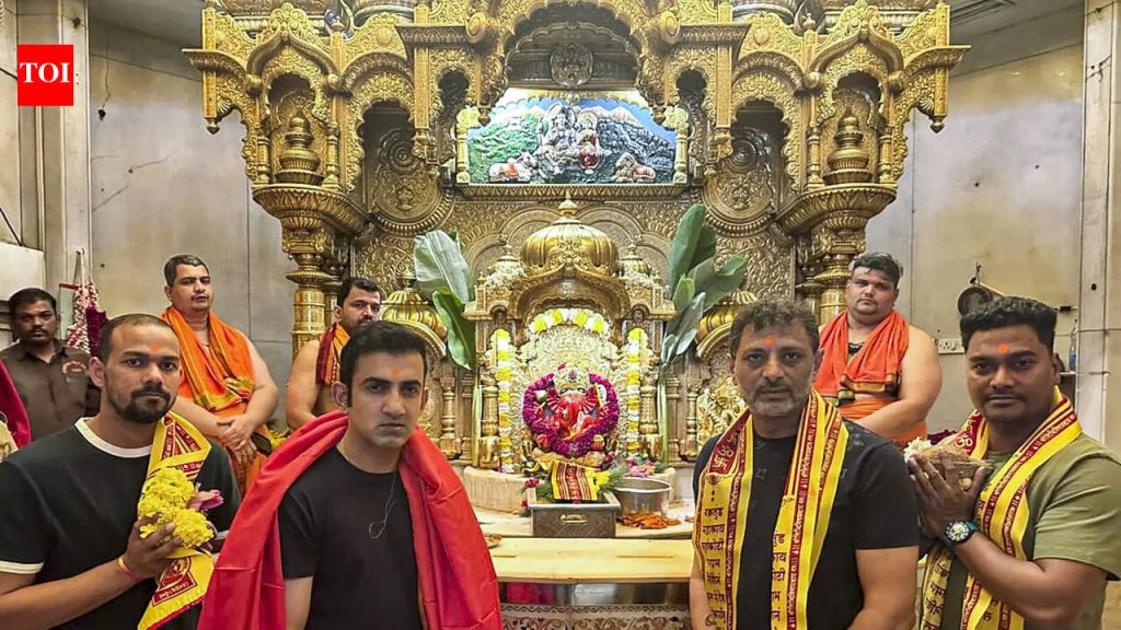 गौतम गंभीरने सिद्धिविनायकाला भेट दिली, भारताच्या T20 विश्वचषक विजेतेपदाच्या बचावापूर्वी आशीर्वाद घेतले