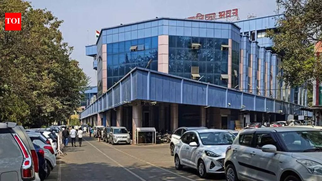 निविदा वादावरून महापालिकेच्या कार्यालयात गोंधळ घातल्याप्रकरणी भाजप पदाधिकाऱ्यावर गुन्हा दाखल