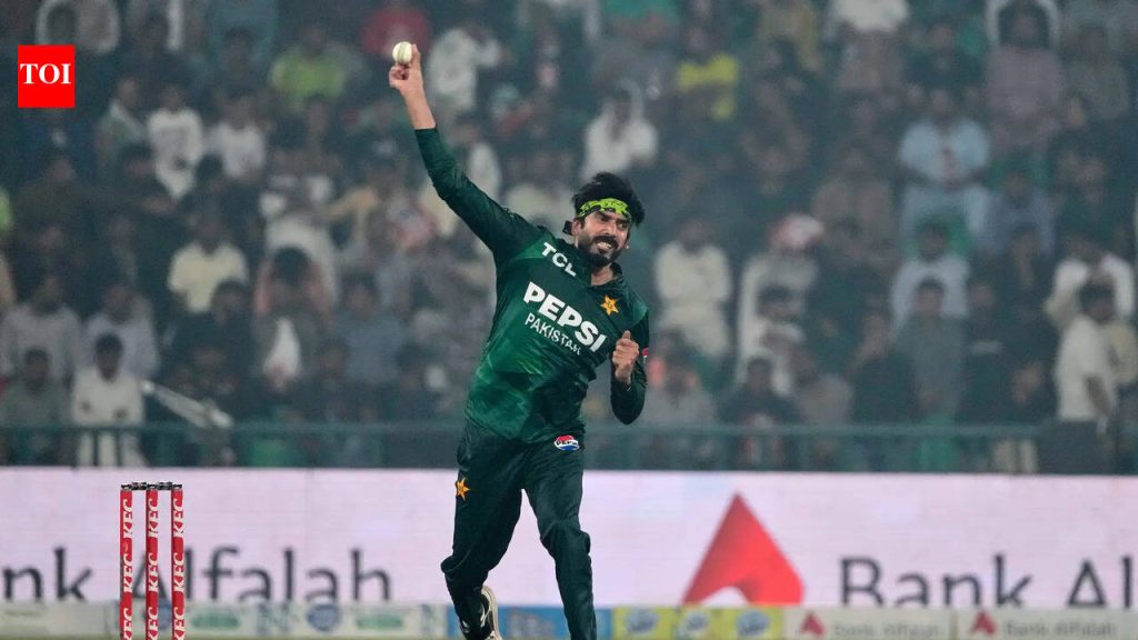 ‘फक्त गोलंदाजच का?’ T20 विश्वचषकात ॲक्शन वादविवादाला तोंड फुटले असताना आर अश्विनने पाकिस्तानच्या उस्मान तारिकचा बचाव केला.