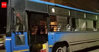 चाकणमध्ये ५० जणांसह पीएमपीएमएल ई-बसला आग