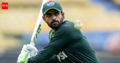 ‘बाबर आझम काही नाही’: खराब टी-२० वर्ल्ड कप शोनंतर पाकिस्तानच्या माजी कर्णधाराचा क्रूर निर्णय