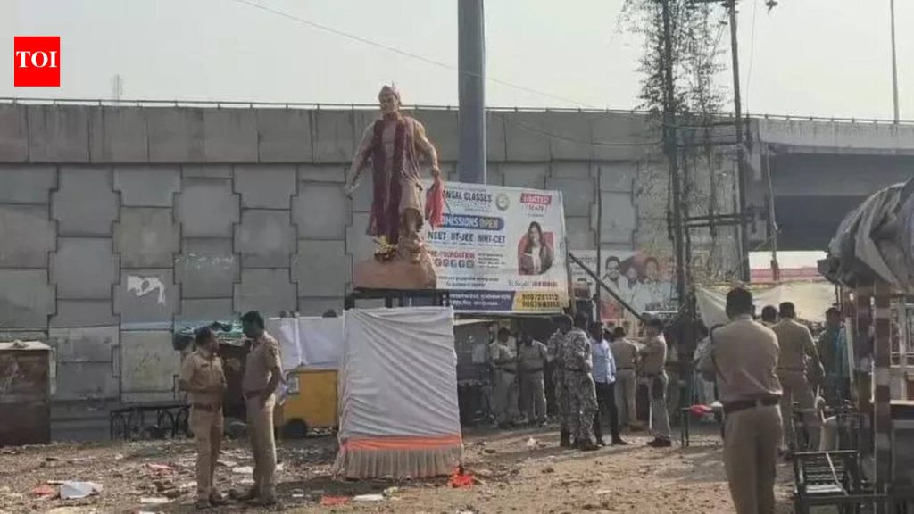 मोहोळमध्ये बेकायदेशीरपणे उभारलेला संभाजी महाराजांचा पुतळा