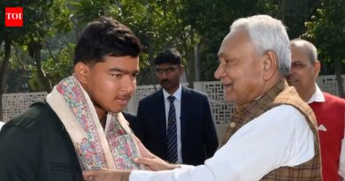 बिहारचे मुख्यमंत्री नितीश कुमार यांनी अंडर 19 विश्वचषकाच्या नायकाचा सन्मान केल्याने 14 वर्षीय वैभव सूर्यवंशीला आणखी रोख बक्षीस