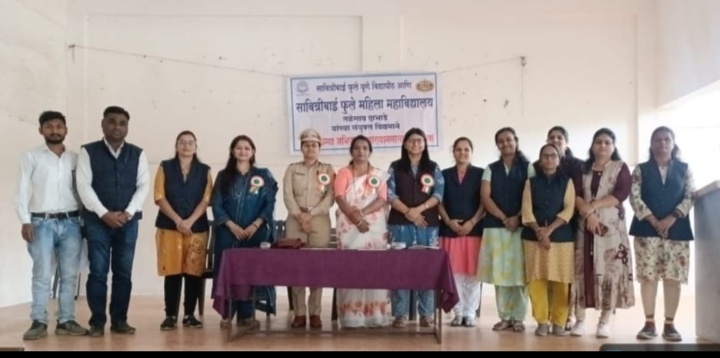 निर्भय कन्या अभियानातून विद्यार्थिनींना सक्षमीकरणाचा मंत्र सावित्रीबाई फुले महिला महाविद्यालयात तेजस्विनी चोरगे यांचे प्रेरणादायी मार्गदर्शन