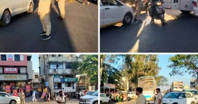 मानवतेचा जागता दीप वाहतूक कोंडीत अडकली रुग्णवाहिका रिक्षाचालक धावले मदतीला