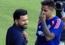 IND vs ENG: T20 विश्वचषक उपांत्य फेरीत नाणेफेक करण्यापूर्वी रोहित शर्माने भारताचा कर्णधार सूर्यकुमार यादवशी गप्पा मारताना पकडले.