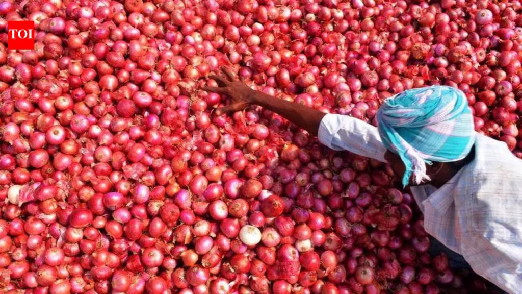 अडचणीत सापडलेल्या शेतकऱ्यांना कर्जमाफीची अंमलबजावणी की