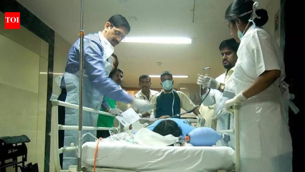 विमा कंपन्या आणि रुग्णालयांविरुद्धच्या तक्रारींची छाननी करण्यासाठी महाराष्ट्र रुग्ण कल्याणाला प्राधान्य देतो