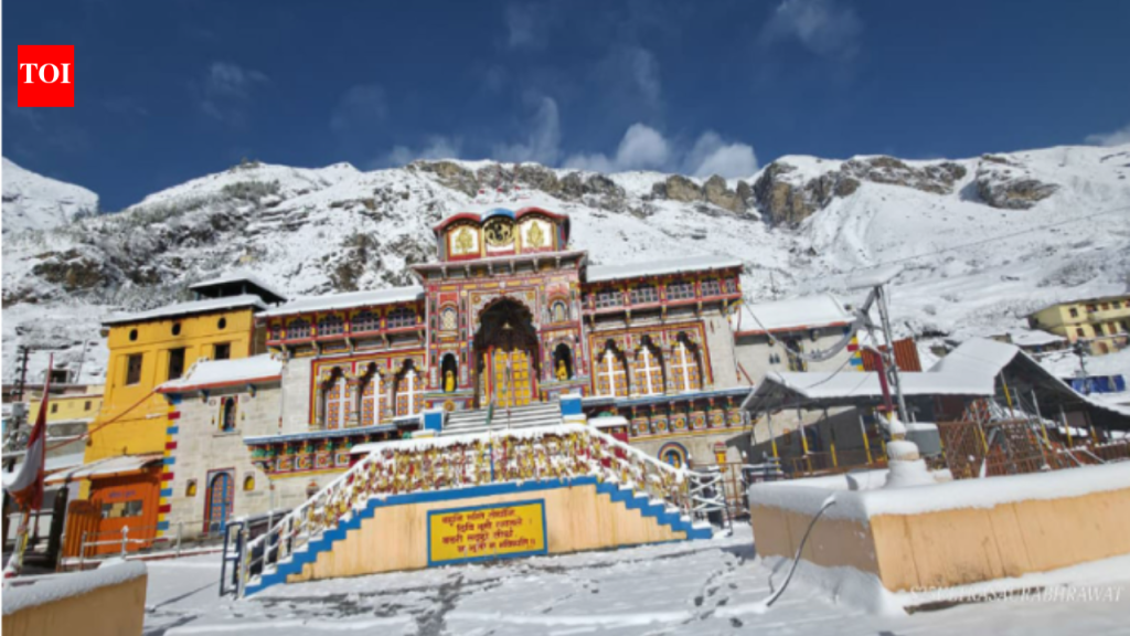 उत्तराखंड: बद्रीनाथ धाम आणि चमोलीच्या आसपासच्या शिखरांवर जोरदार बर्फवृष्टी; जबरदस्त व्हिज्युअल पहा |