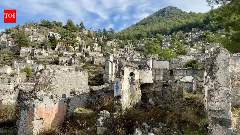Kayaköy: एकेकाळी 10,000 ग्रीक लोकांची भरभराट करणारे तुर्की भूत गाव |