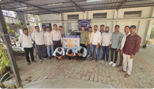 सोमाटणे फाट्यावर पिस्तूल तस्करीचा भंडाफोड: पोलिसांच्या सापळ्यात तिघे जेरबंद, ४ पिस्टलसह १०.९२ लाखांचा मुद्देमाल जप्त