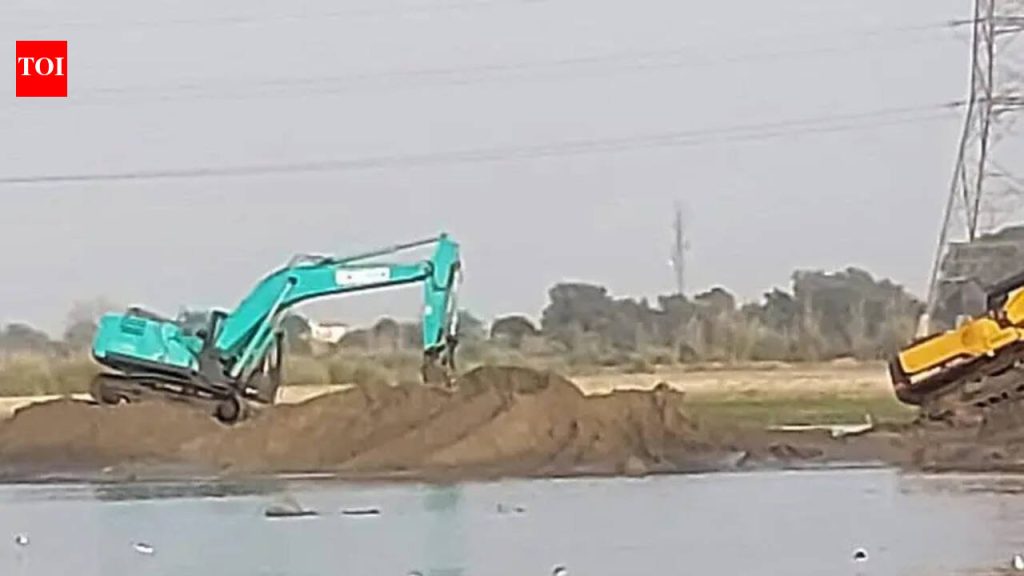 पारदर्शकता सुनिश्चित करण्यासाठी आणि बेकायदेशीर उत्खनन रोखण्यासाठी सरकार खाण परवानगी अधिकार जिल्हाधिकाऱ्यांना हस्तांतरित करेल