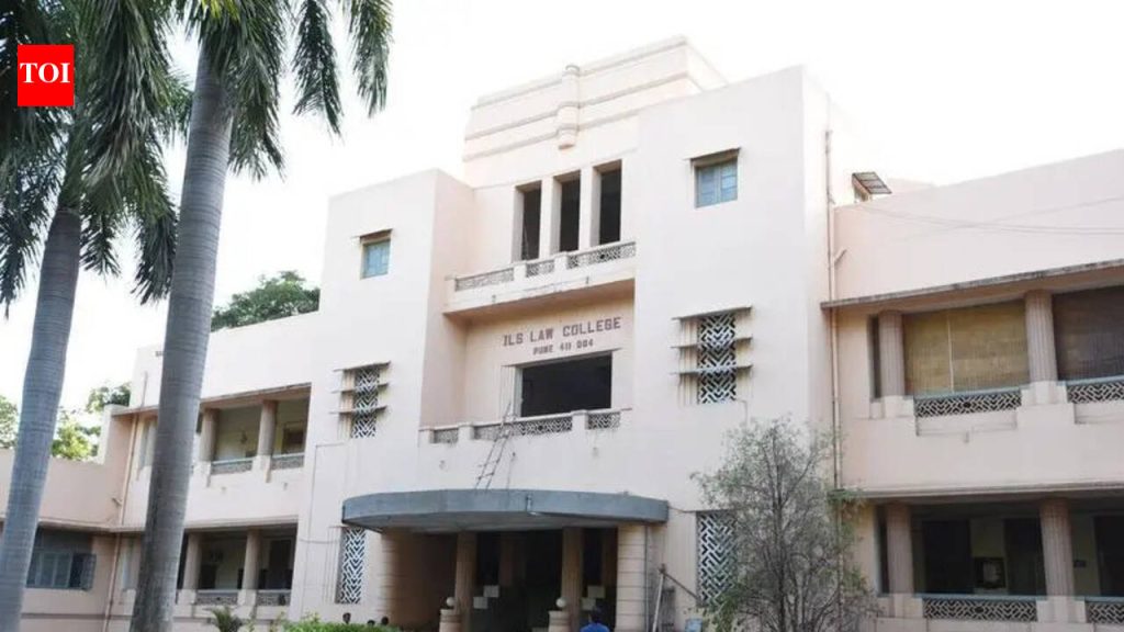 पुण्यातील आयएलएस लॉ कॉलेजच्या फी वादात सरकारच्या आदेशानंतर विद्यार्थ्यांनी परतावा मागितला आहे