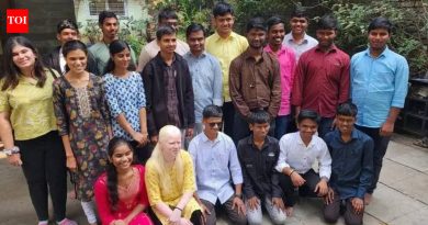 विद्यार्थी लेखकांवरील अवलंबित्व तोडतो, गुण मिळवण्यासाठी सॉफ्टवेअर वापरतो