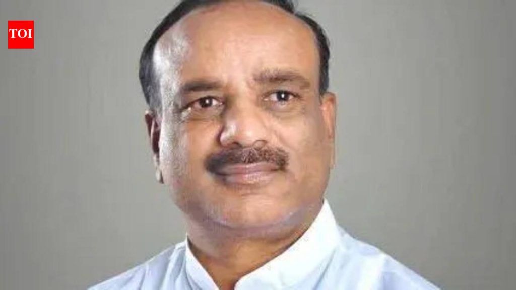 राष्ट्रवादी काँग्रेसच्या सदस्यावर शाई फेकल्याप्रकरणी १४ जणांविरुद्ध एफआयआर पुणे बातम्या