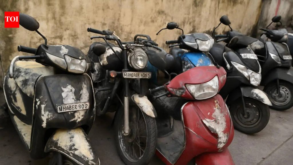 शहरात तोडफोडीच्या 2 घटनांमध्ये 8 वाहनांचे नुकसान