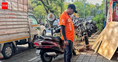 पुण्यातील इंधनाच्या किमतीत अनेक पटींनी वाढ झाल्याने वितरण भागीदारांना मोठा फटका बसला आहे