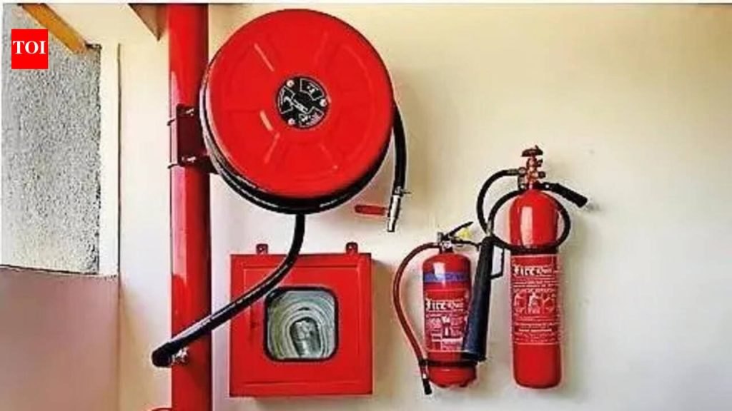 अग्निशमन दलाने सुरक्षेतील त्रुटींमुळे गृहनिर्माण संस्थांवर कारवाई केली