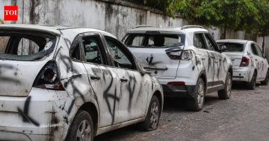 जनता वसाहत येथे अल्पवयीन मुलांनी 3 गाड्यांची तोडफोड केली