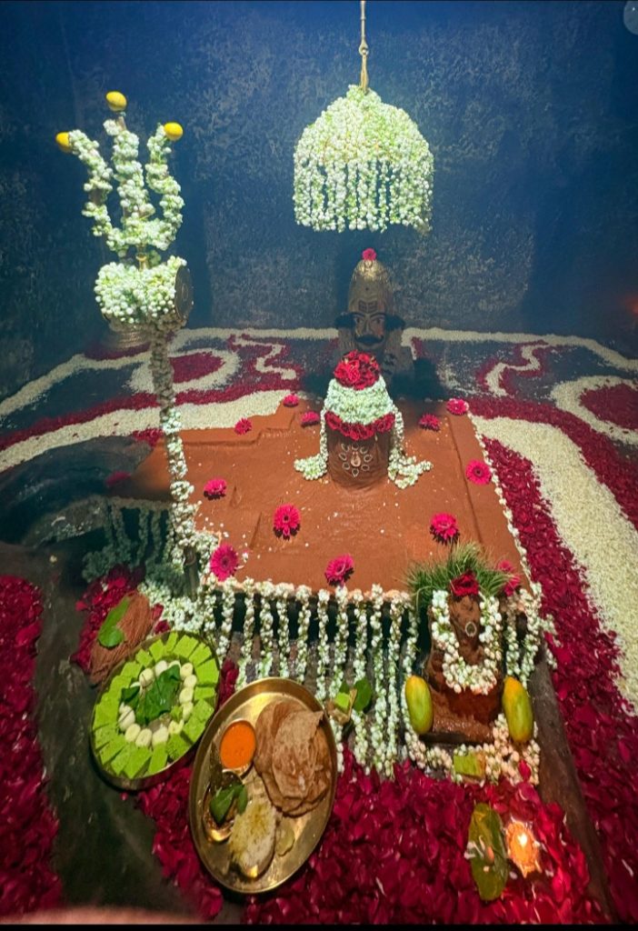 श्री घोरावडेश्वर महादेवांचा  चंदन उटी सोहळा भक्तिमय वातावरणात संपन्न