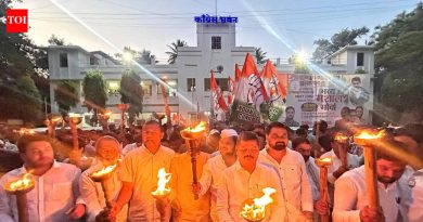 NEET पेपर फुटीच्या विरोधात काँग्रेस पक्षाचे पुण्यात आंदोलन पुणे बातम्या