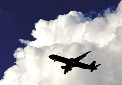 विमानाला उशीर झाल्यामुळे दुबईला जाणारे प्रवासी पुणे विमानतळावर 9 तासांहून अधिक काळ अडकून पडले होते