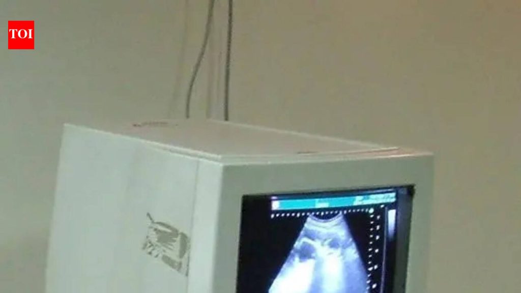 बेकायदेशीर सोनोग्राफी सेंटर चालवणाऱ्यांकडे लिंगनिश्चिती करणाऱ्या जोडप्यांचा पोलीस शोध घेणार आहेत