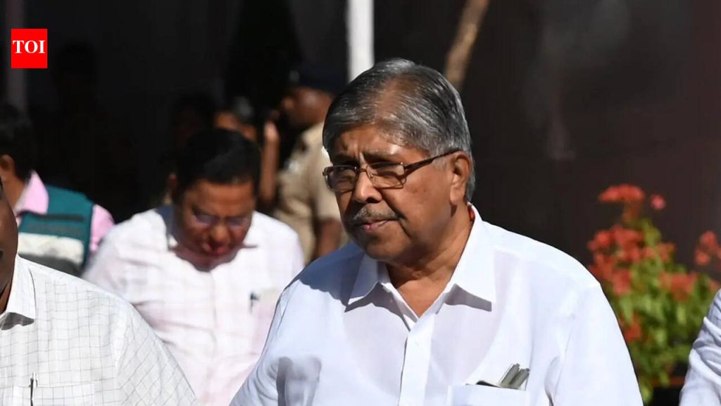 शिक्षणमंत्री पाटील यांचा ‘एसपीपीयूने काय केले?’ टिप्पणी वादाला चालना देते