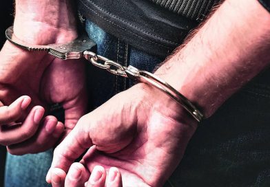 तळेगाव दाभाडे येथील मंदिरातून चांदीचा मुकुट चोरल्याप्रकरणी दोघांना अटक पुणे बातम्या तळेगाव दाभाडे येथील मंदिरातून चांदीचा मुकुट चोरल्याप्रकरणी दोघांना अटक पुणे बातम्या