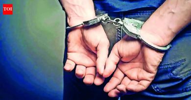 कामगाराने 500 रुपये हफ्ता मागितला, दोघांना अटक कामगाराने 500 रुपये हफ्ता मागितला, दोघांना अटक