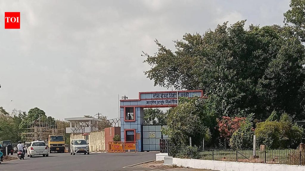 पुण्यातील खडकी दारुगोळा कारखान्यात स्फोट न झालेल्या शस्त्रसाठ्यात कंत्राटी कामगार ठार | पुणे बातम्या