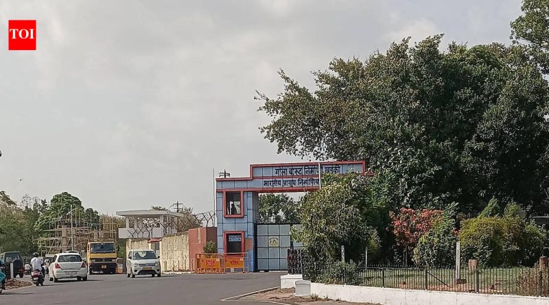 पुण्यातील ॲम्युनिशन फॅक्टरी खडकी येथे ध्वज सुरक्षितता त्रुटी, चोरीचा धोका असल्याचे सुरक्षा ऑडिट पुण्यातील ॲम्युनिशन फॅक्टरी खडकी येथे ध्वज सुरक्षितता त्रुटी, चोरीचा धोका असल्याचे सुरक्षा ऑडिट