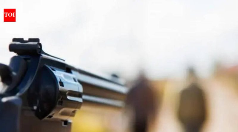 जिम मालकावर गोळीबार केल्याप्रकरणी एकाला अटक, तीन अल्पवयीन मुलांना ताब्यात घेतले जिम मालकावर गोळीबार केल्याप्रकरणी एकाला अटक, तीन अल्पवयीन मुलांना ताब्यात घेतले