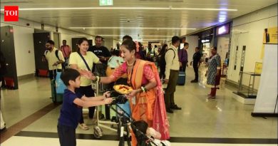 AAI ने ‘यात्री सुविधा दिवस’ साजरा केल्यामुळे लोहेगाव विमानतळावर प्रवासी गर्दीमुक्त रस्ते आणि सार्वजनिक वाहतुकीचा उत्तम प्रवेश शोधत आहेत AAI ने ‘यात्री सुविधा दिवस’ साजरा केल्यामुळे लोहेगाव विमानतळावर प्रवासी गर्दीमुक्त रस्ते आणि सार्वजनिक वाहतुकीचा उत्तम प्रवेश शोधत आहेत