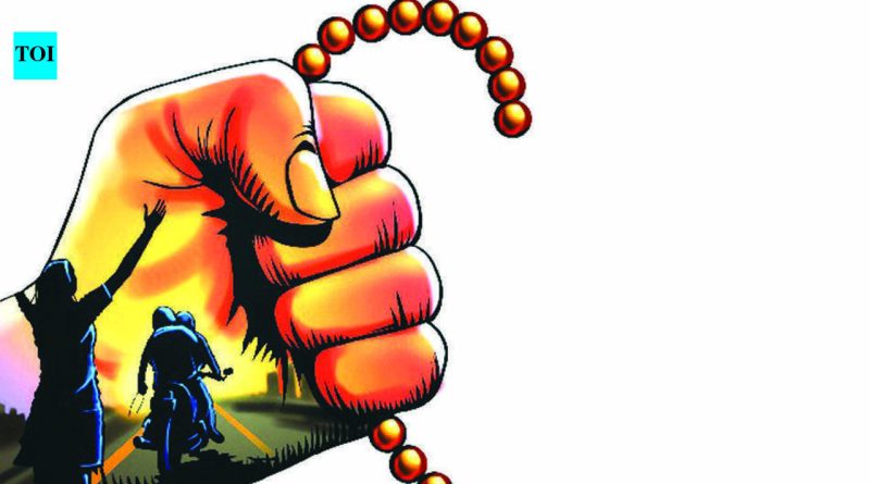 रावेत येथील चेन स्नॅचरला पोलिसांनी अटक, सहा गुन्ह्यांची उकल | पुणे बातम्या रावेत येथील चेन स्नॅचरला पोलिसांनी अटक, सहा गुन्ह्यांची उकल | पुणे बातम्या