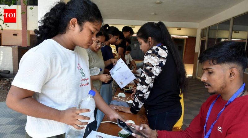 विद्यार्थ्यांनी रविवारी NEET पुनर्परीक्षेची तयारी केली, राज्य सुरळीत परीक्षेसाठी सज्ज झाले विद्यार्थ्यांनी रविवारी NEET पुनर्परीक्षेची तयारी केली, राज्य सुरळीत परीक्षेसाठी सज्ज झाले