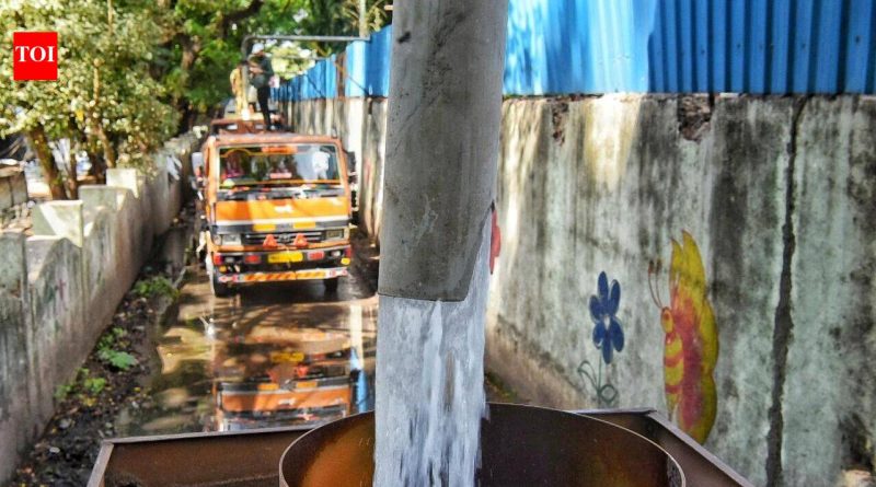 विलीन झालेल्या भागातील रहिवासी पर्यायी दिवसाच्या वेळापत्रकानुसार दररोज एक तास पाणीपुरवठ्यासाठी दाबतात विलीन झालेल्या भागातील रहिवासी पर्यायी दिवसाच्या वेळापत्रकानुसार दररोज एक तास पाणीपुरवठ्यासाठी दाबतात